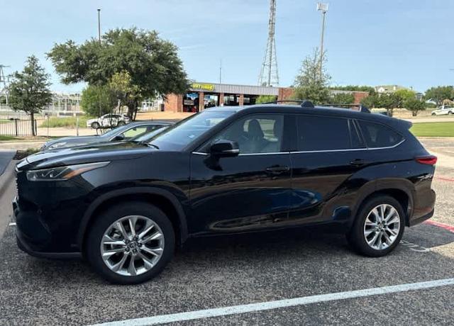 2023 Toyota Highlander Vehicle Photo in Fort Worth, TX 76132