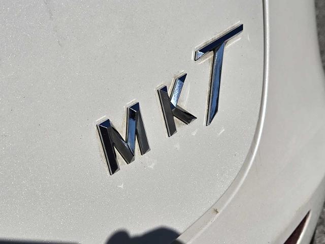 2017 Lincoln MKT Vehicle Photo in DENTON, TX 76210-9321