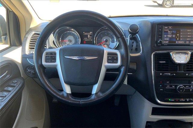 2016 Chrysler Town & Country Vehicle Photo in TOPEKA, KS 66609-0000