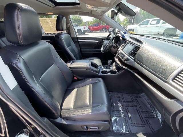 2019 Toyota Highlander Vehicle Photo in BENTONVILLE, AR 72712-4322