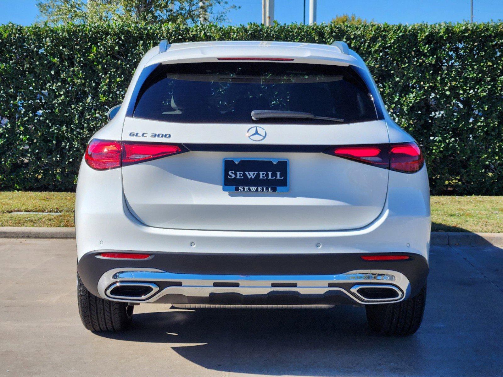 2025 Mercedes-Benz GLC Vehicle Photo in HOUSTON, TX 77079