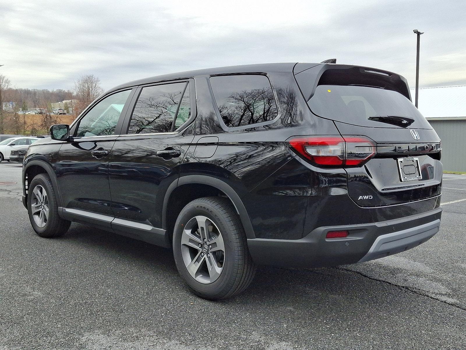 2025 Honda Pilot Vehicle Photo in Harrisburg, PA 17111