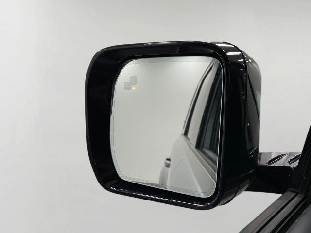 2024 Defender Vehicle Photo in Appleton, WI 54913