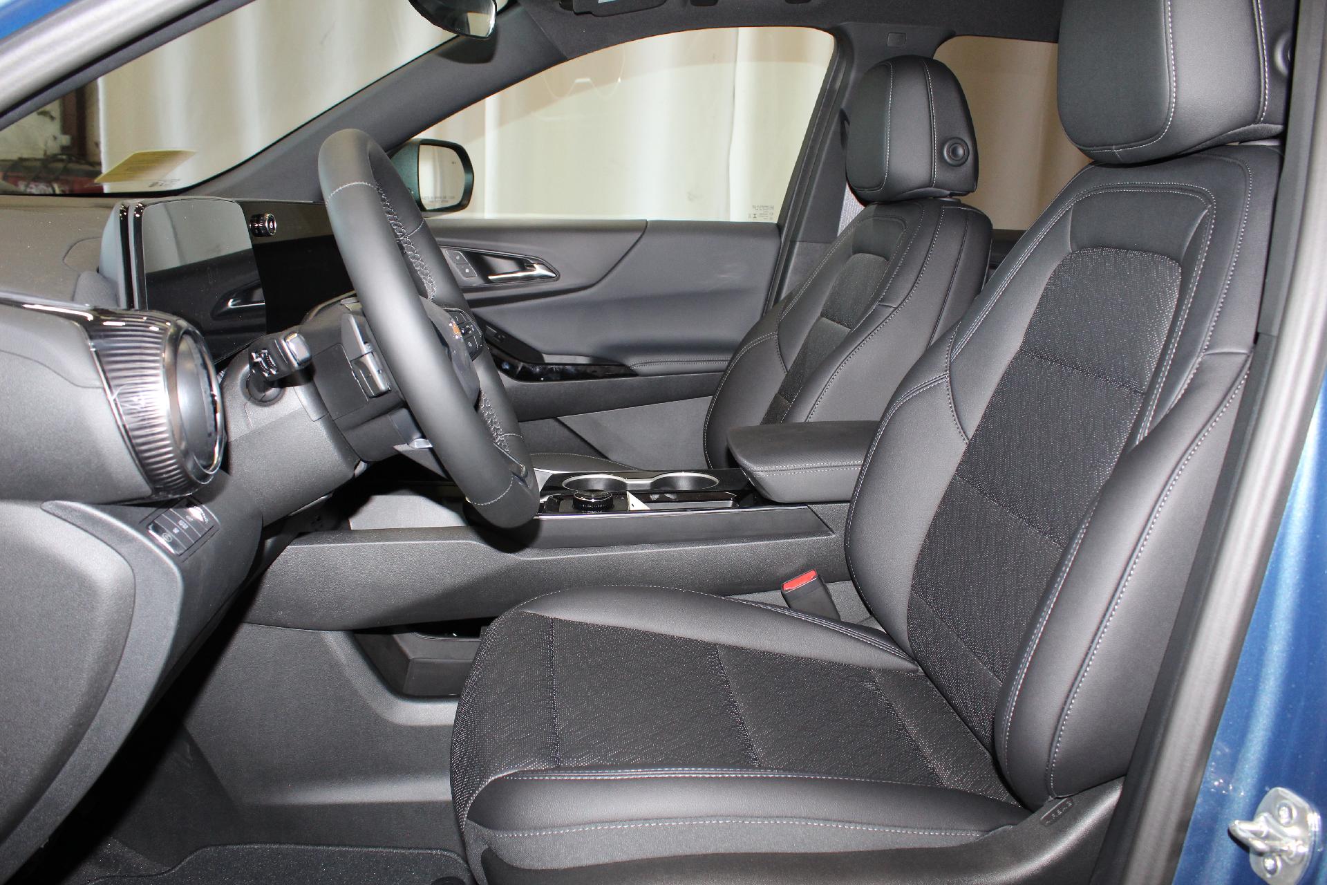 2026 Chevrolet Equinox Vehicle Photo in NORTHAMPTON, MA 01060-1120
