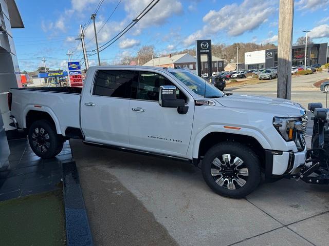 2025 GMC Sierra 2500 HD Vehicle Photo in LOWELL, MA 01852-4336