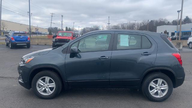 2022 Chevrolet Trax Vehicle Photo in MOON TOWNSHIP, PA 15108-2571