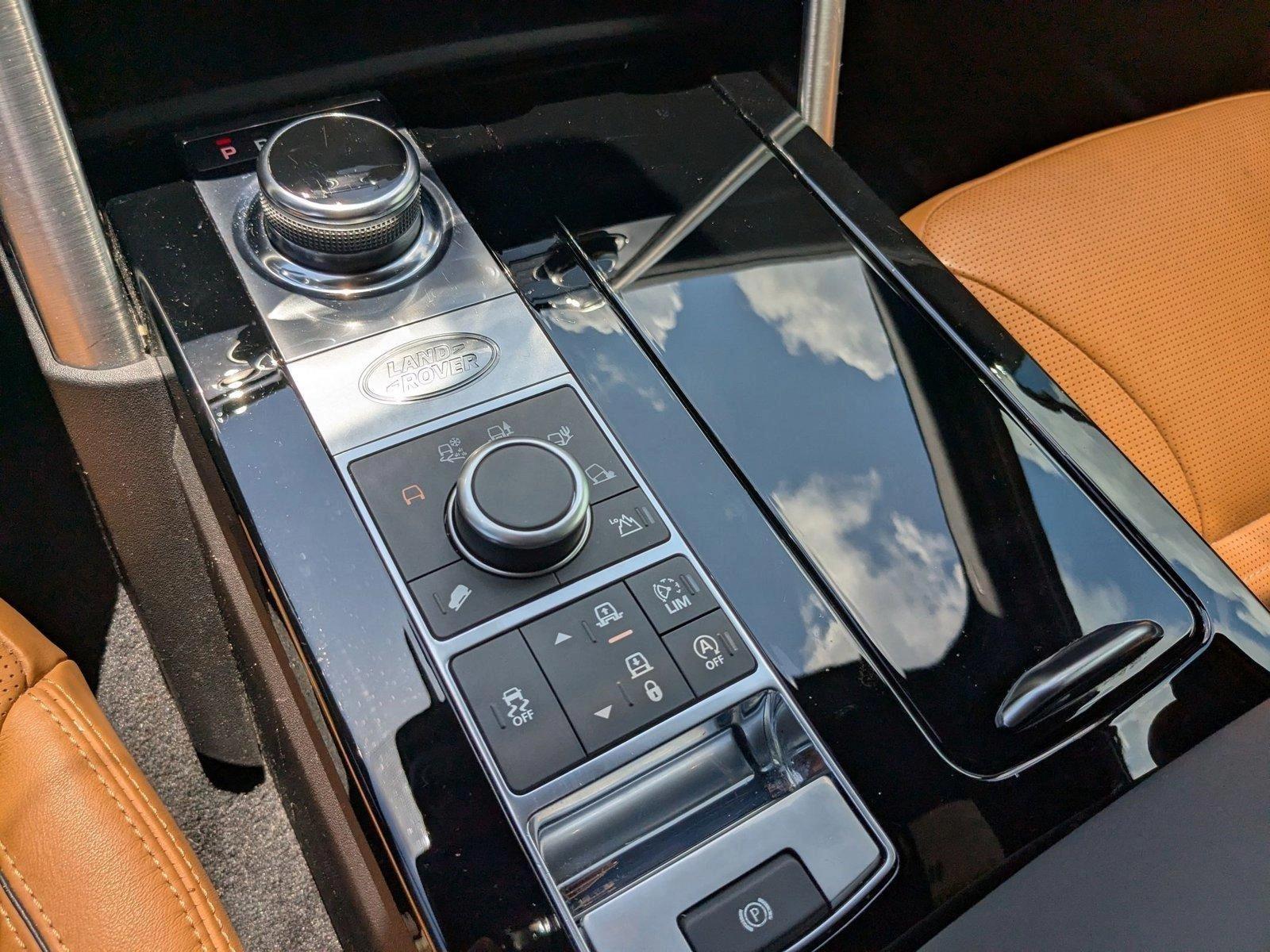 2018 Land Rover Discovery Vehicle Photo in Miami, FL 33169