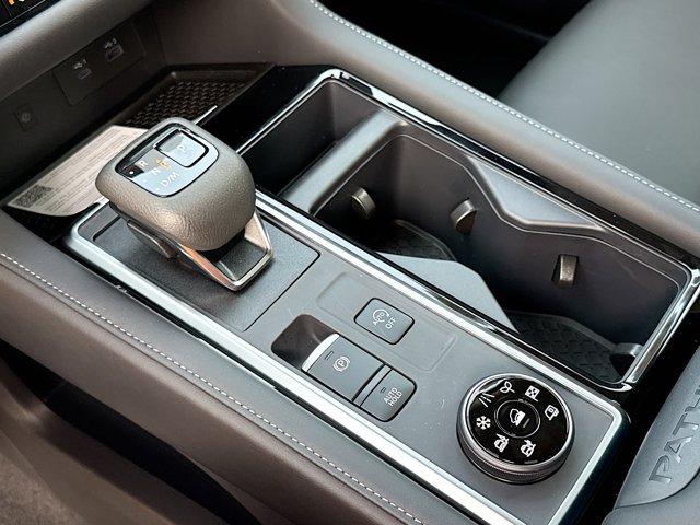 2025 Nissan Pathfinder Vehicle Photo in Flemington, NJ 08822