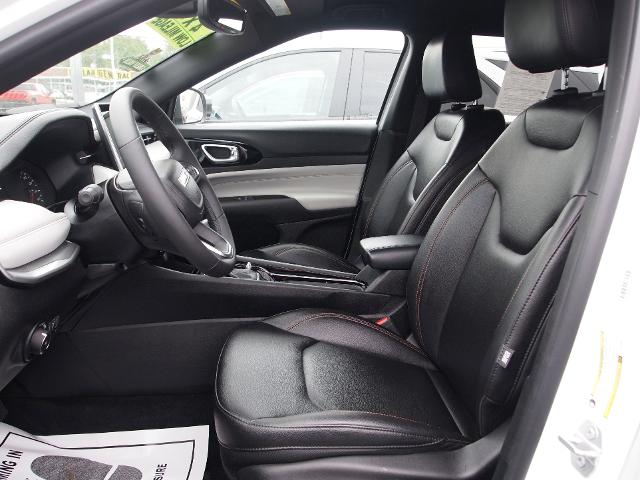 2024 Jeep Compass Vehicle Photo in MADISON, IN 47250-1611