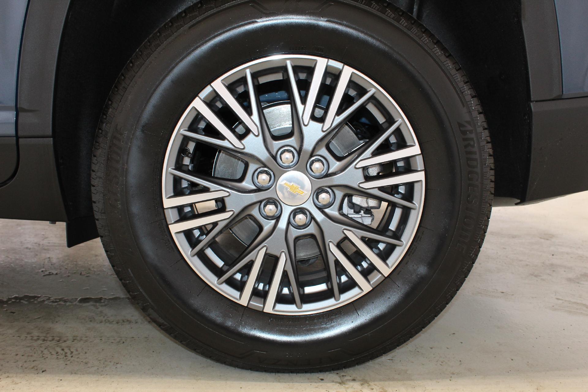 2025 Chevrolet Traverse Vehicle Photo in NORTHAMPTON, MA 01060-1120