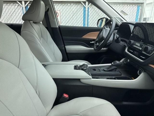 2024 Toyota Grand Highlander Vehicle Photo in ENGLEWOOD, CO 80113-6708