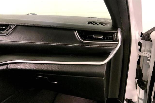 2024 Jeep Grand Cherokee L Vehicle Photo in Kansas City, MO 64114
