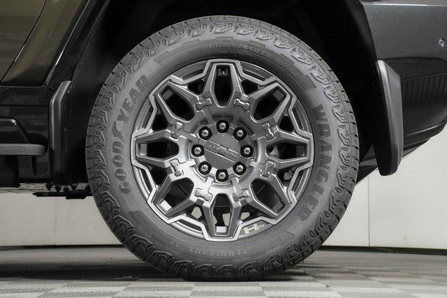 2025 GMC HUMMER EV SUV Vehicle Photo in PUYALLUP, WA 98371-4149