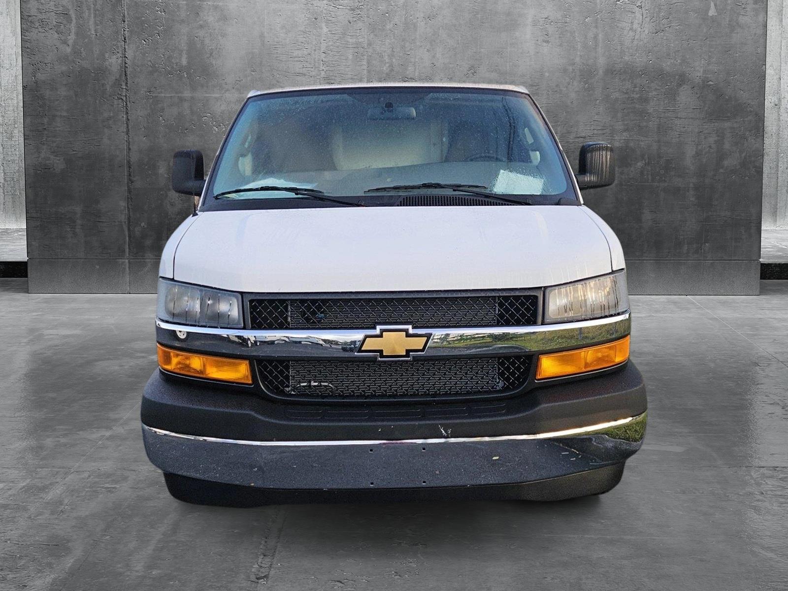 2024 Chevrolet Express Cutaway 3500 Vehicle Photo in GREENACRES, FL 33463-3207