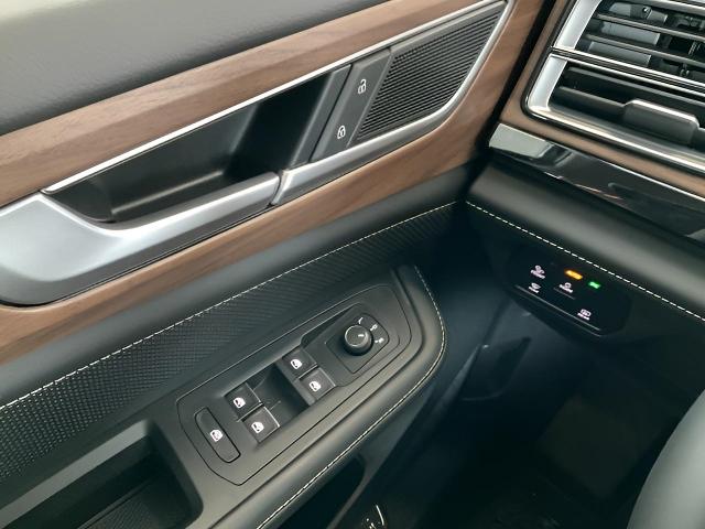 2025 Volkswagen Atlas Vehicle Photo in Oshkosh, WI 54904
