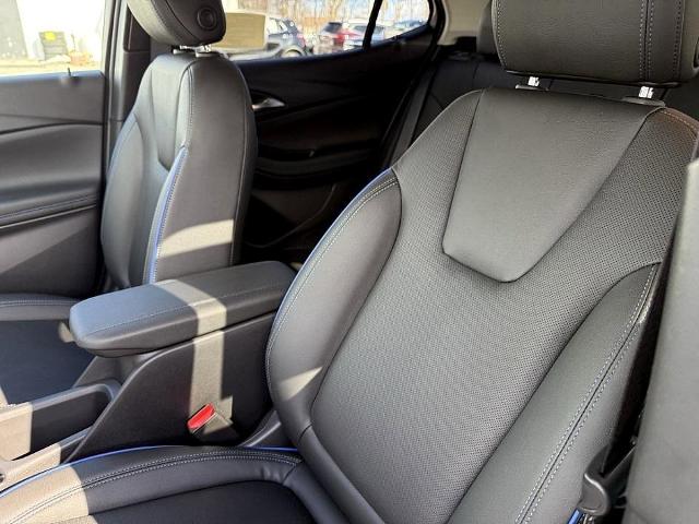 2025 Buick Encore GX Vehicle Photo in CHICOPEE, MA 01020-5001