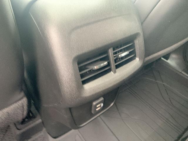 2022 Chevrolet Equinox Vehicle Photo in MOON TOWNSHIP, PA 15108-2571