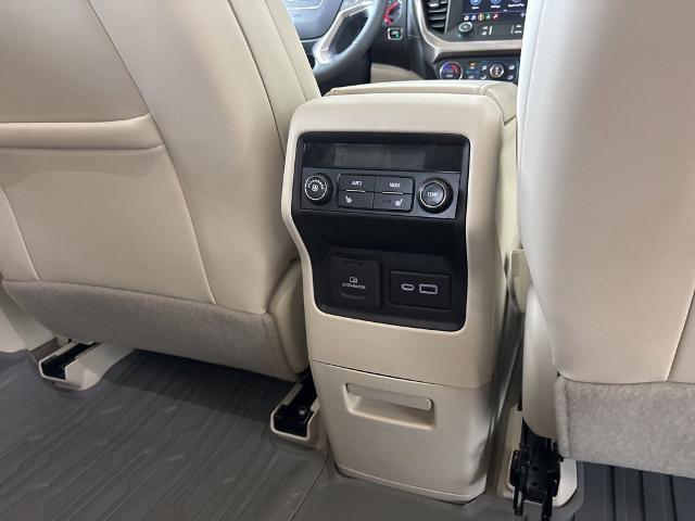 2021 GMC Acadia Vehicle Photo in MANHATTAN, KS 66502-5036
