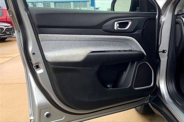 2022 Jeep Compass Vehicle Photo in TOPEKA, KS 66609-0000
