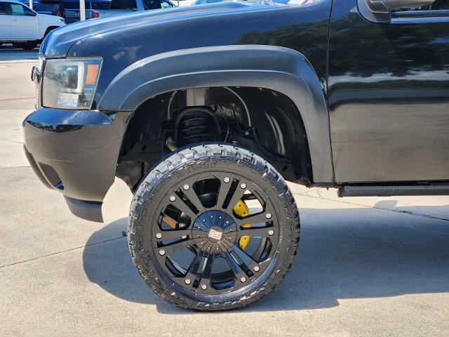 2011 Chevrolet Suburban Vehicle Photo in DENTON, TX 76210-9321