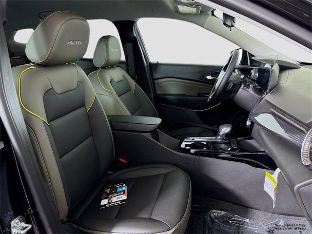 2025 Chevrolet Trax Vehicle Photo in PUYALLUP, WA 98371-4149