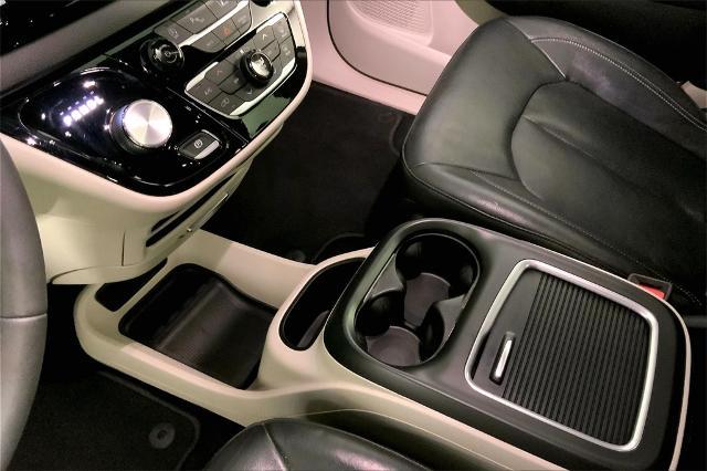 2022 Chrysler Pacifica Vehicle Photo in Lees Summit, MO 64086