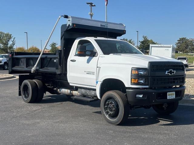 2024 Chevrolet Silverado 5500 HD Vehicle Photo in COLUMBIA, MO 65203-3903