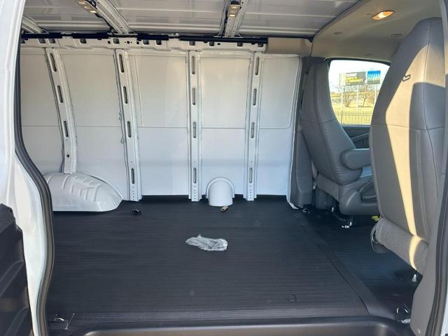 2024 Chevrolet Express Cargo 2500 Vehicle Photo in COLUMBIA, MO 65203-3903