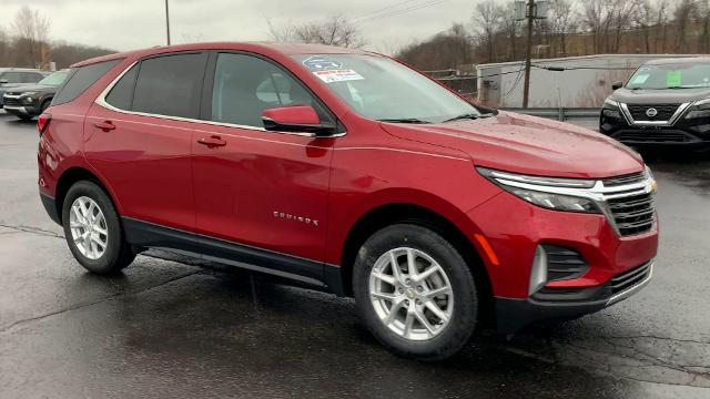 2022 Chevrolet Equinox Vehicle Photo in MOON TOWNSHIP, PA 15108-2571