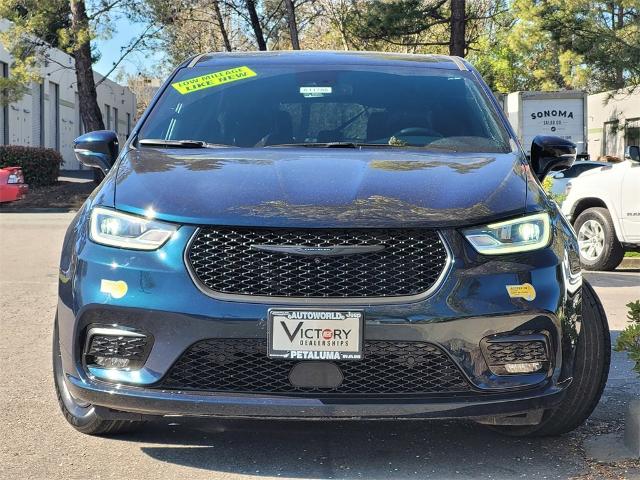 Used 2022 Chrysler Pacifica Hybrid Limited with VIN 2C4RC1S78NR119278 for sale in Petaluma, CA