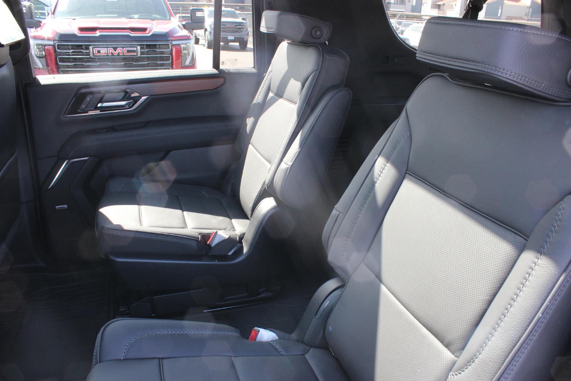 2025 GMC Yukon XL Vehicle Photo in AURORA, CO 80012-4011