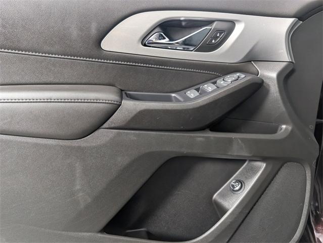 2022 Chevrolet Traverse Vehicle Photo in ENGLEWOOD, CO 80113-6708
