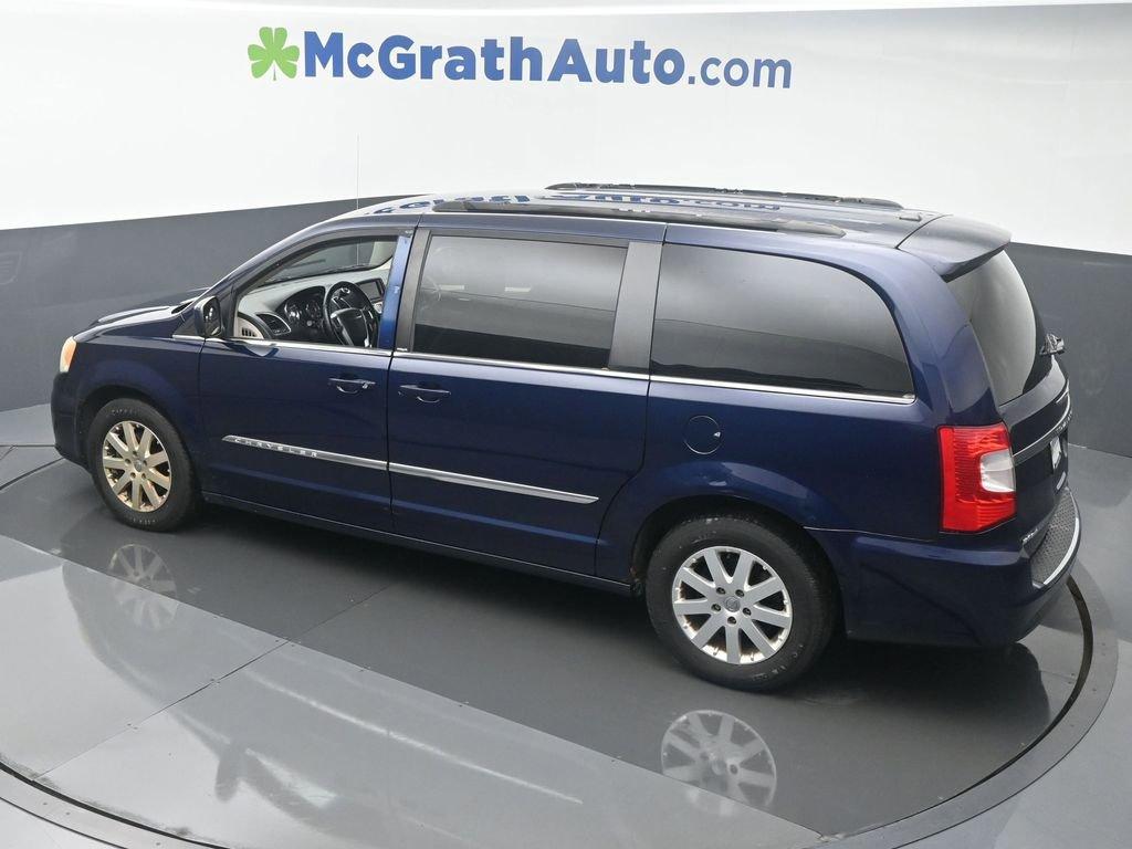 2014 Chrysler Town & Country Vehicle Photo in Cedar Rapids, IA 52402