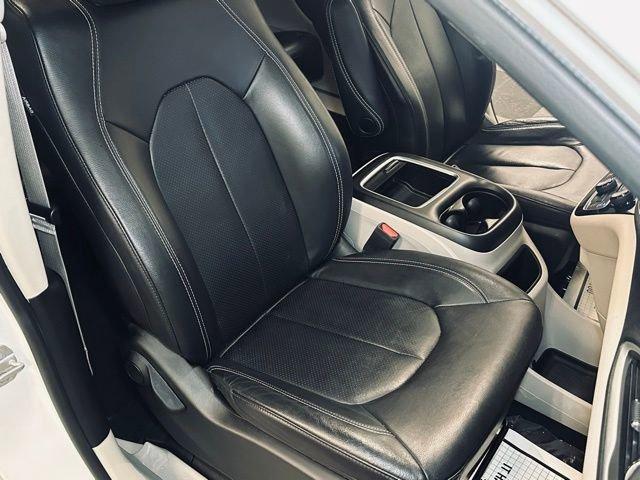 2022 Chrysler Pacifica Vehicle Photo in MEDINA, OH 44256-9631