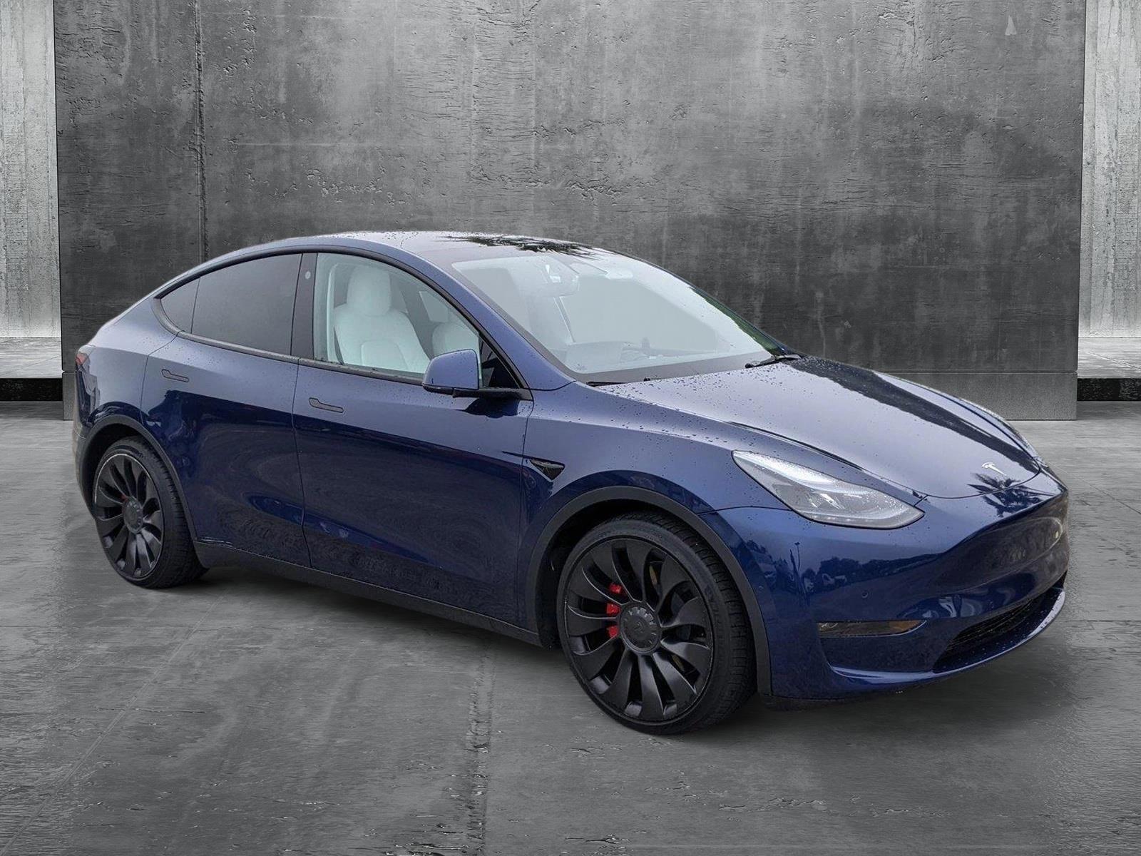 2022 Tesla Model Y Vehicle Photo in PEMBROKE PINES, FL 33024-6534