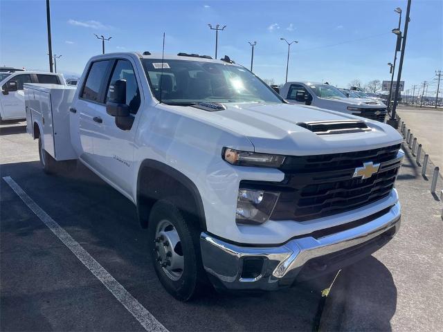 2024 Chevrolet Silverado 3500 HD Chassis Cab Vehicle Photo in ALCOA, TN 37701-3235