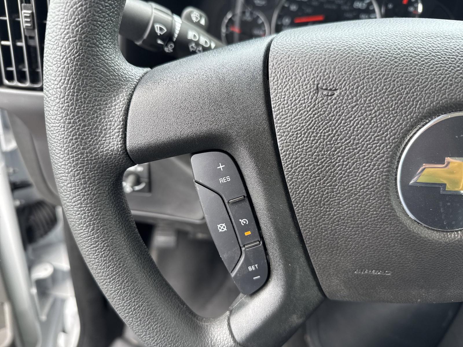 2025 Chevrolet Express Cutaway 4500 Vehicle Photo in GEORGETOWN, TX 78626-7508