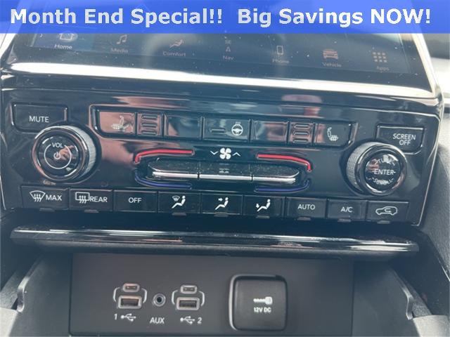 2023 Jeep Grand Cherokee L Vehicle Photo in GREEN BAY, WI 54304-5303
