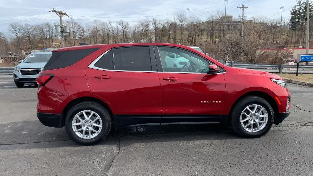 2022 Chevrolet Equinox Vehicle Photo in MOON TOWNSHIP, PA 15108-2571