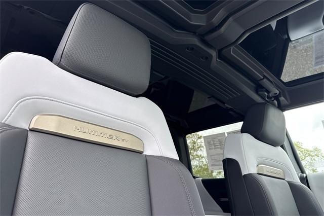 2025 GMC HUMMER EV SUV Vehicle Photo in ELK GROVE, CA 95757-8703