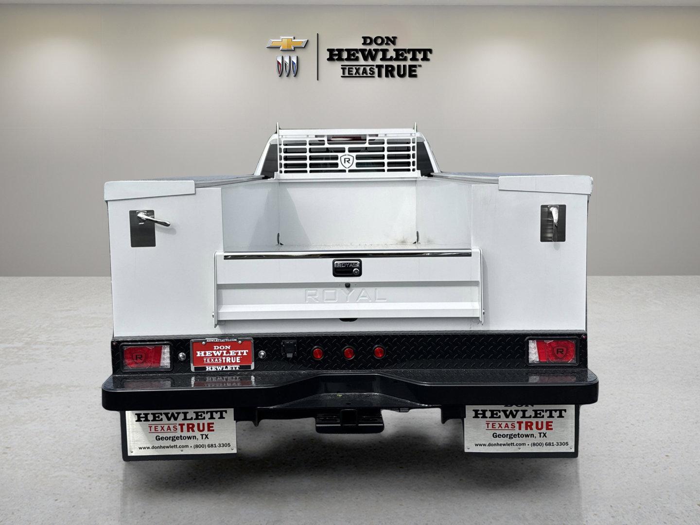 2025 Chevrolet Silverado 3500 HD Chassis Cab Vehicle Photo in GEORGETOWN, TX 78626-7508