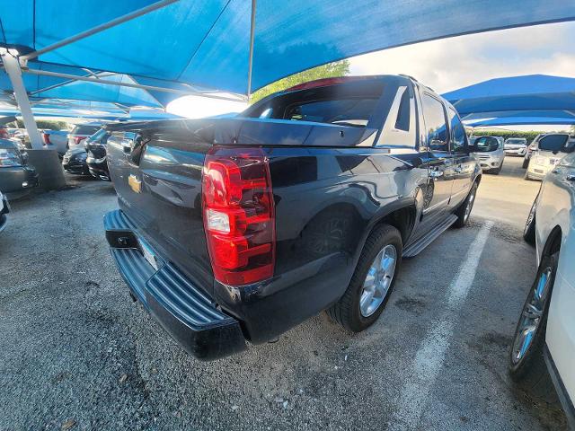 2013 Chevrolet Avalanche Vehicle Photo in DENTON, TX 76210-9321