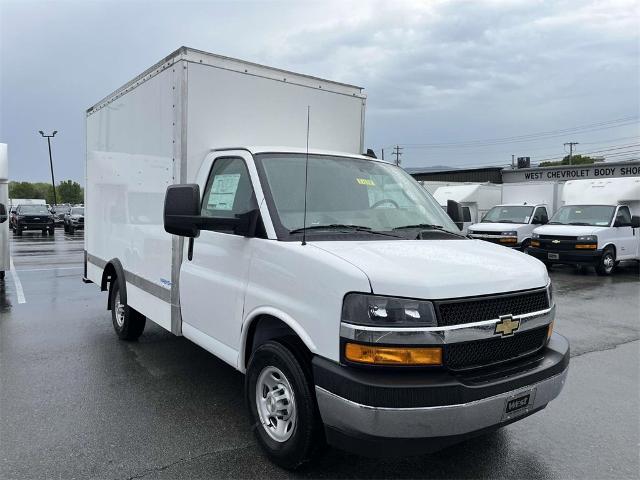 2023 Chevrolet Express Cutaway 3500 Vehicle Photo in ALCOA, TN 37701-3235