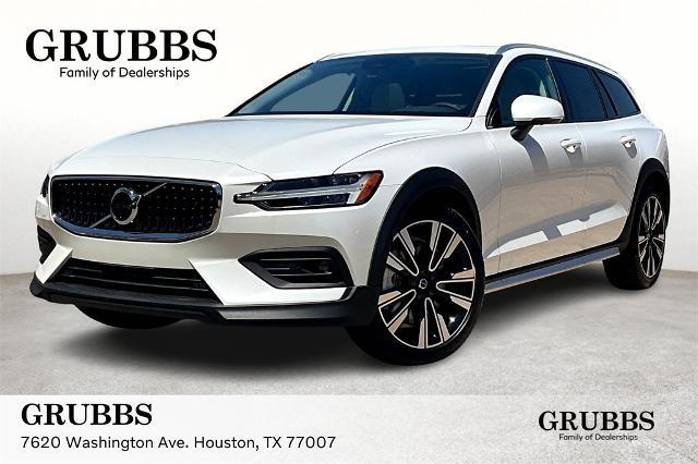 2025 Volvo V60 Cross Country Vehicle Photo in Houston, TX 77007