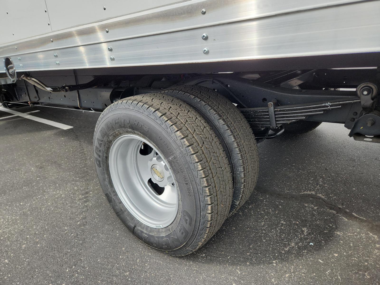 2025 Chevrolet Express Cutaway 4500 Vehicle Photo in GEORGETOWN, TX 78626-7508