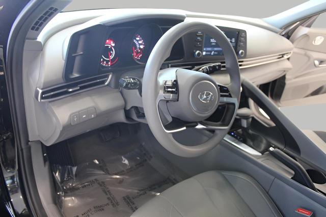 2022 Hyundai ELANTRA Vehicle Photo in Green Bay, WI 54304