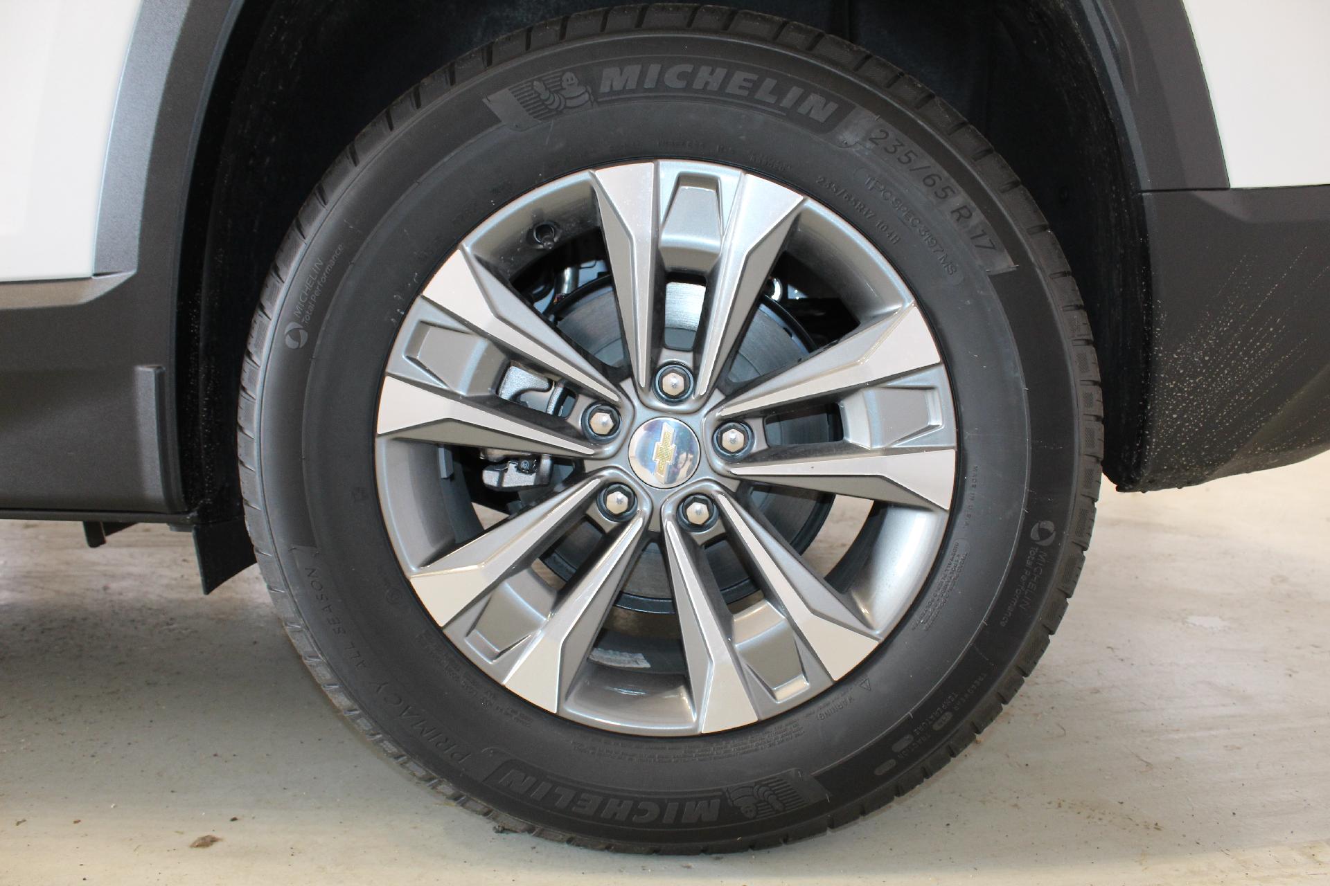 2025 Chevrolet Equinox Vehicle Photo in NORTHAMPTON, MA 01060-1120