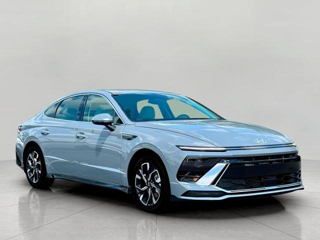 2025 Hyundai SONATA Vehicle Photo in Green Bay, WI 54304