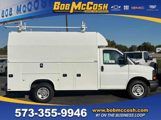 2024 Chevrolet Express Cutaway 3500 Vehicle Photo in COLUMBIA, MO 65203-3903