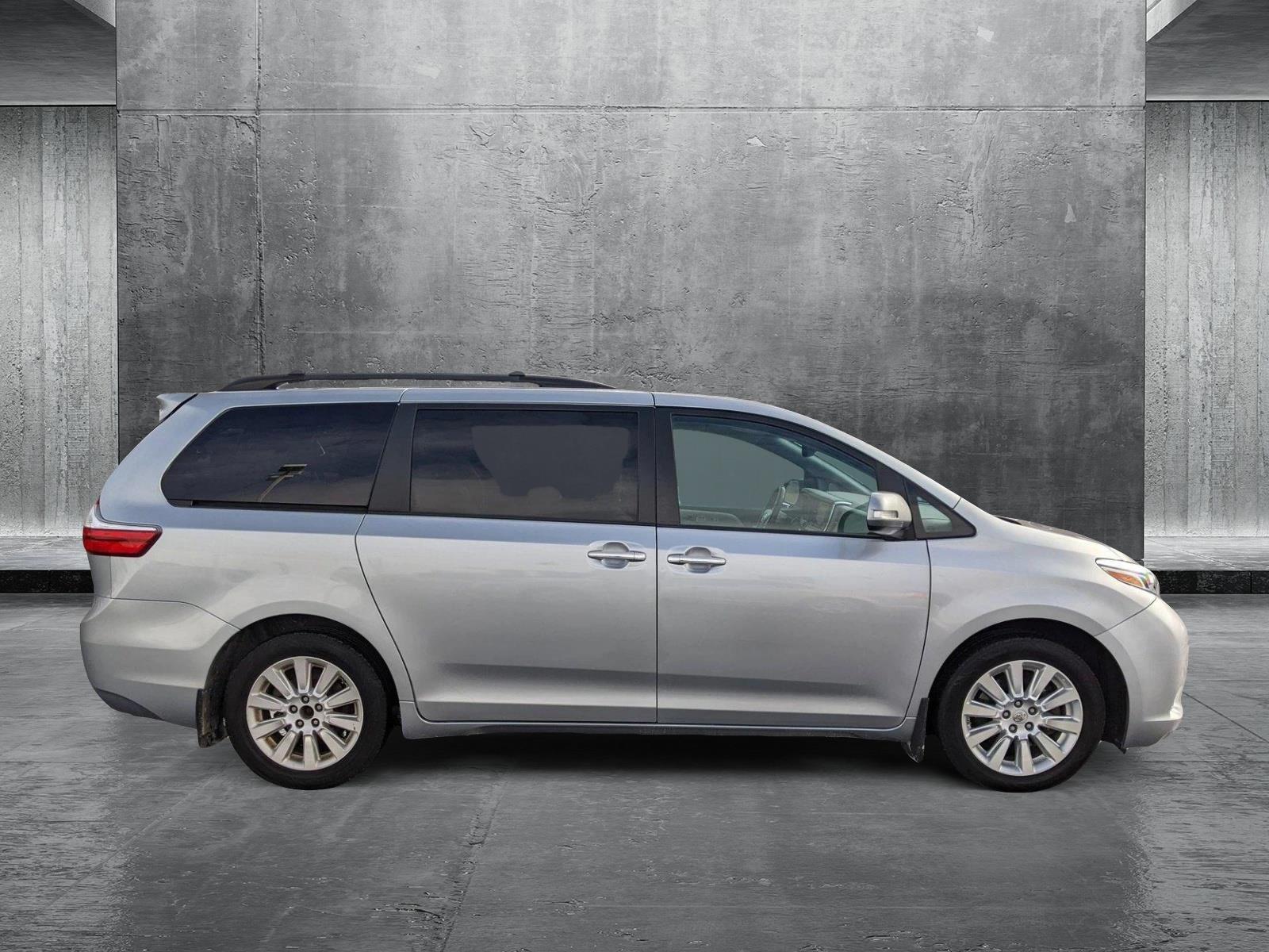 2015 Toyota Sienna Vehicle Photo in TIMONIUM, MD 21093-2300